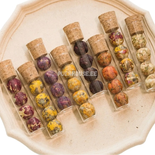 Цветочный чай в колбе